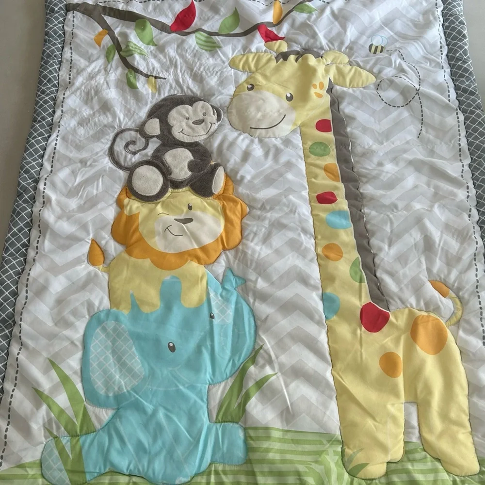 Garanimals Charming Animal Baby Quilt with Gray and White Accents - Picture 3 of 6